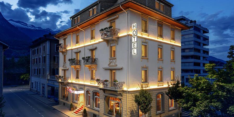 Hotel Ambassador, Brig